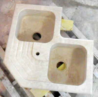 Lavello in pietra ad angolo