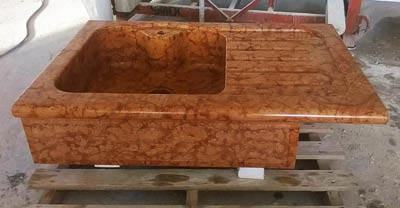 lavandino in marmo rosso