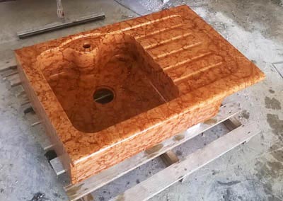 lavandino in marmo rosso