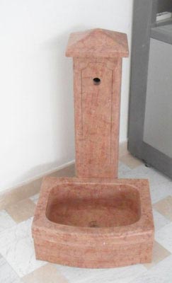 Fontanella in rosso Asiago Lavorazione Marmi a Venezia: Marmi Piccolo
