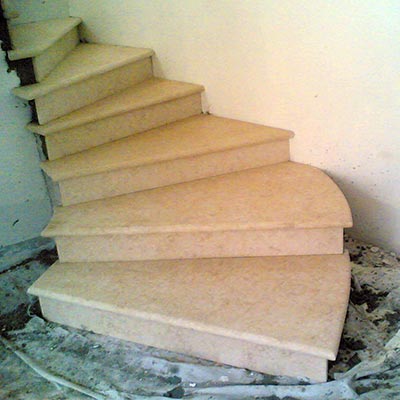Scala interna in marmo